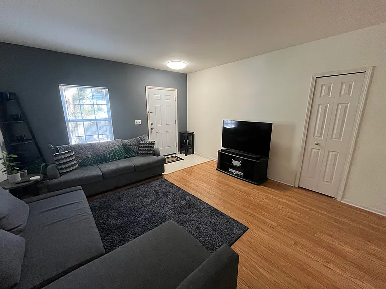 1021 Maiden Ln — Photo 6