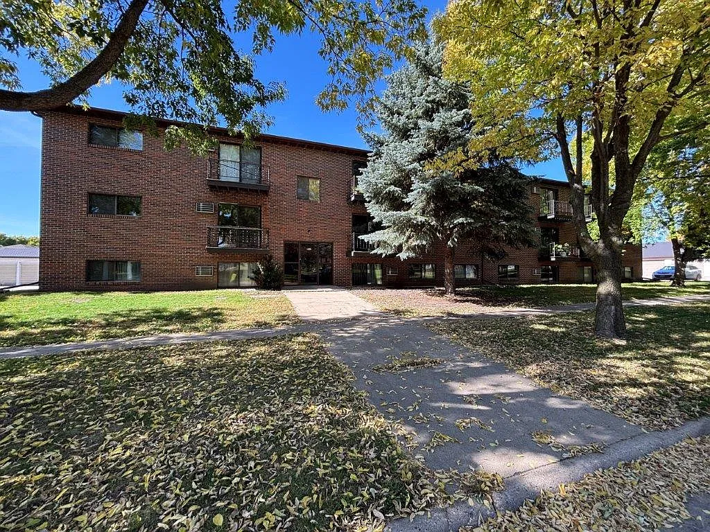 Cedar Apartments — Photo 1