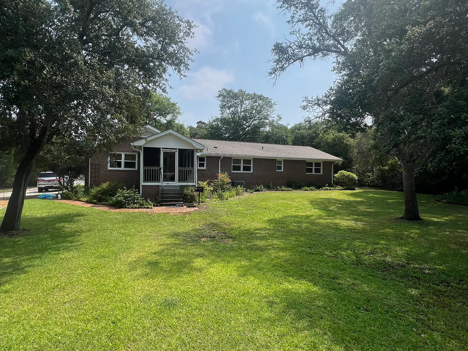 3 bed, 1720 sqft, $2,400 — Photo 3