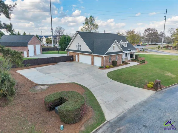 32 Willow Lake Dr, Warner Robins, GA 31093