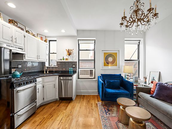 4th image of 251 Pacific St APT 18