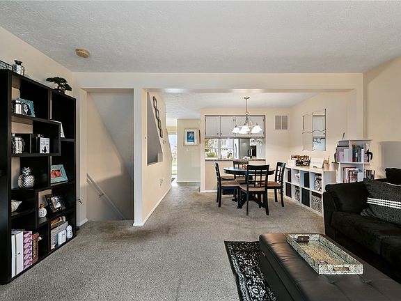 5th image of 1023 Elm Ct