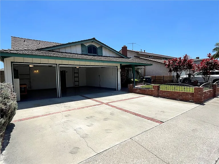 8252 Suffield St — Photo 19