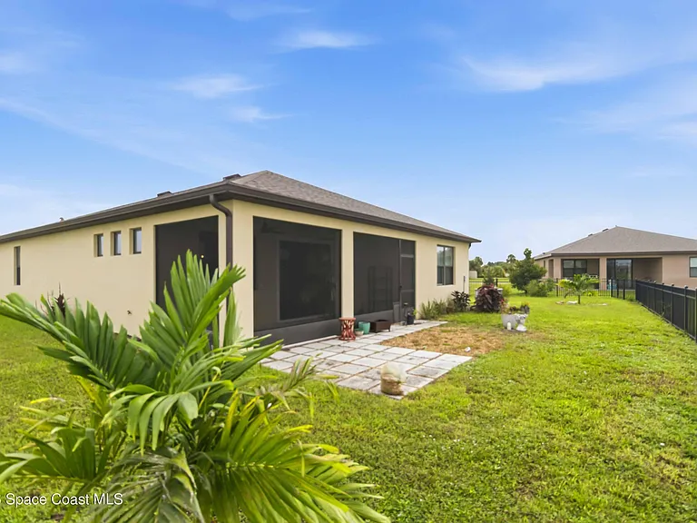 5349 Waterfall Pl — Photo 29