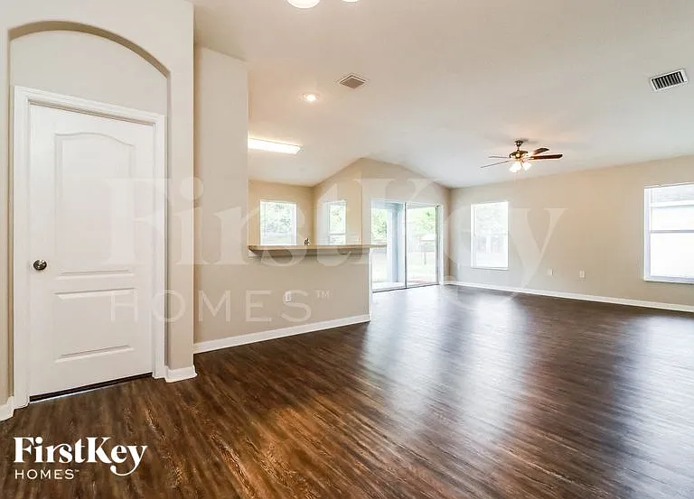 826 Barrister Dr — Photo 3