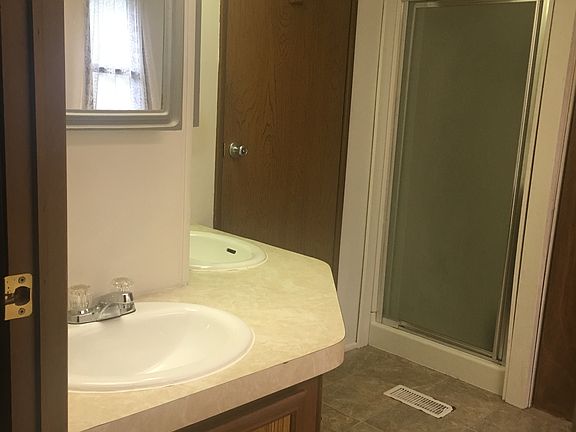 4th image of 320 Holly Park Dr