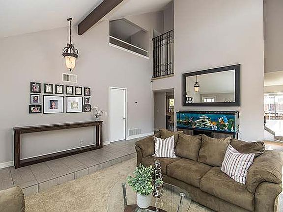 4th image of 446 Santa Barbara Cir