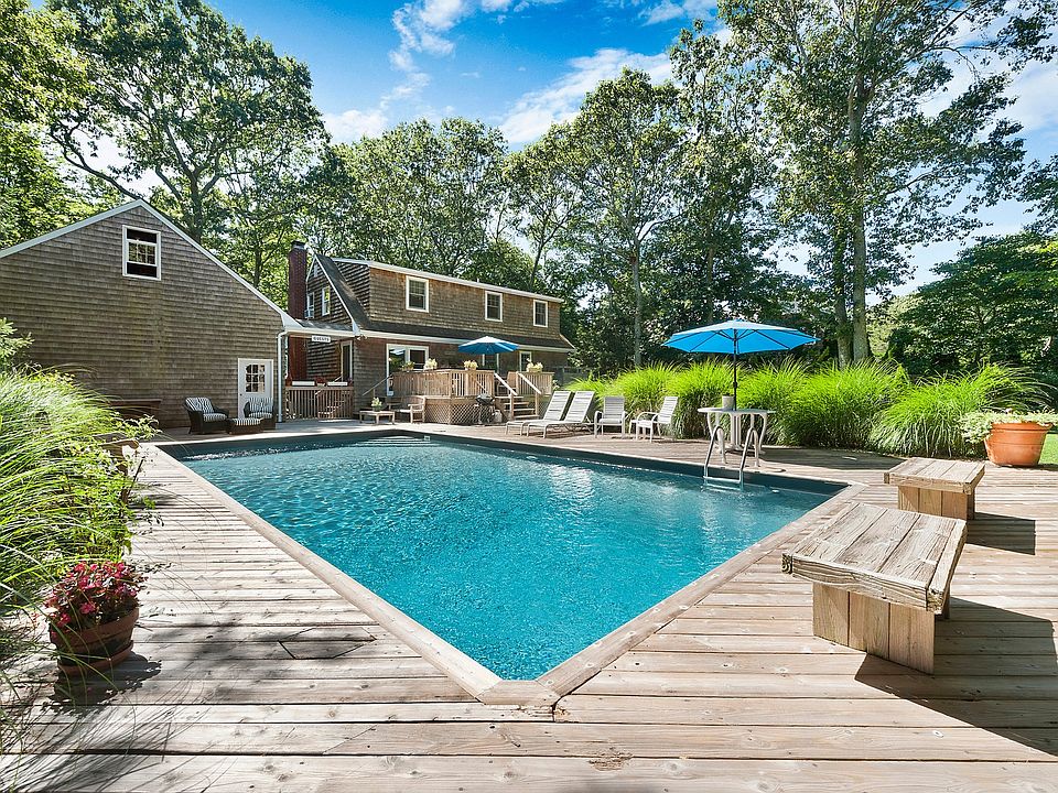 1st image of 4 Woodcock Ln