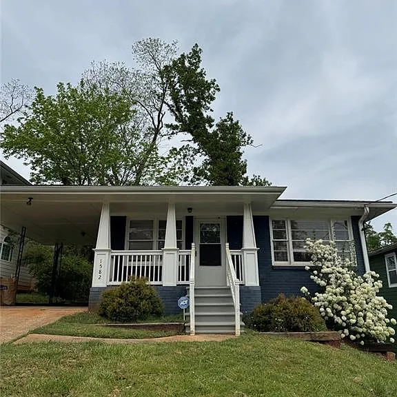 1582 Lincoln Ave SE — Photo 2