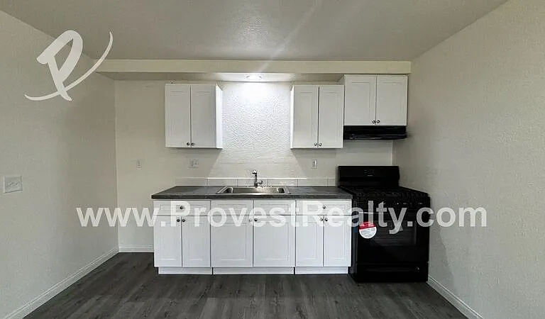 11800 White Ave #7 — Photo 6