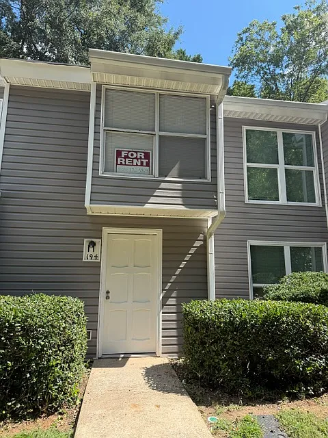 3 bed, 2.5 bath, 1352 sqft, $1,650 — Photo 1
