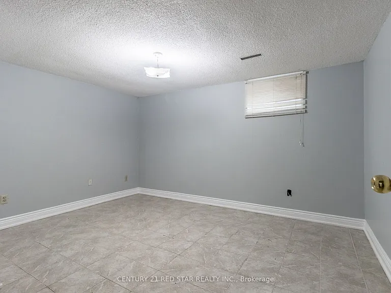 440 Rutherford Rd N — Photo 18