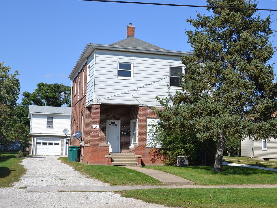 1st image of 214 E 12th St