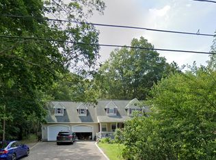 5 Sunny Line Dr, Calverton, NY 11933