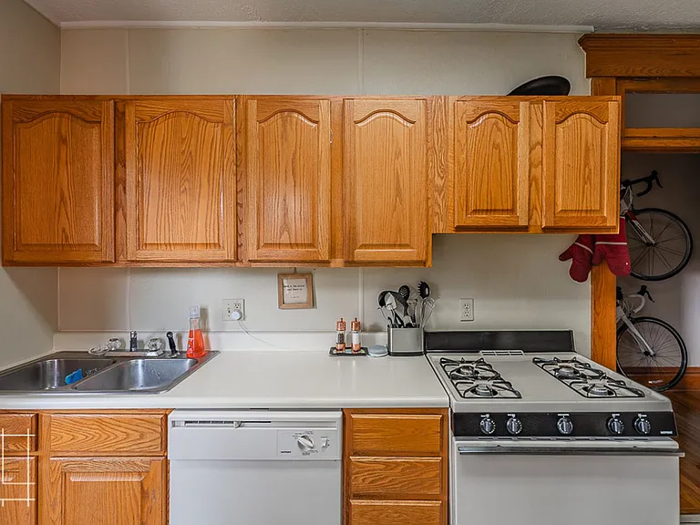 83 King Ave — Photo 1