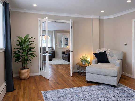 3rd image of 85 Baxter Street
