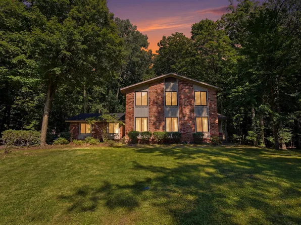 21542 Beauford Ct, Northville, MI 48167
