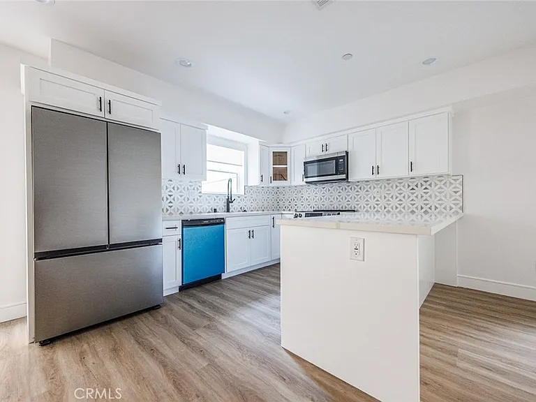 1243 N Sycamore Ave — Photo 21