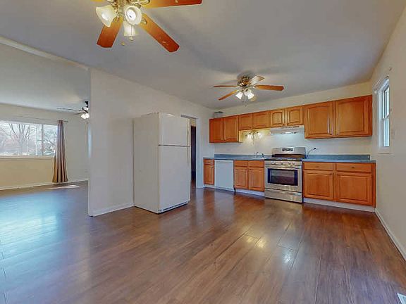 4th image of 1246 Sarasota Dr