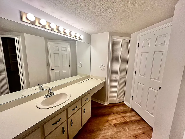 3970 Lancashire Ln — Photo 8