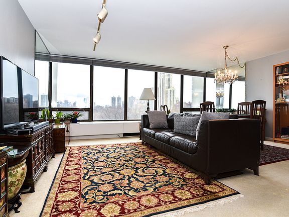 5th image of 2800 N Lake Shore Dr APT 604