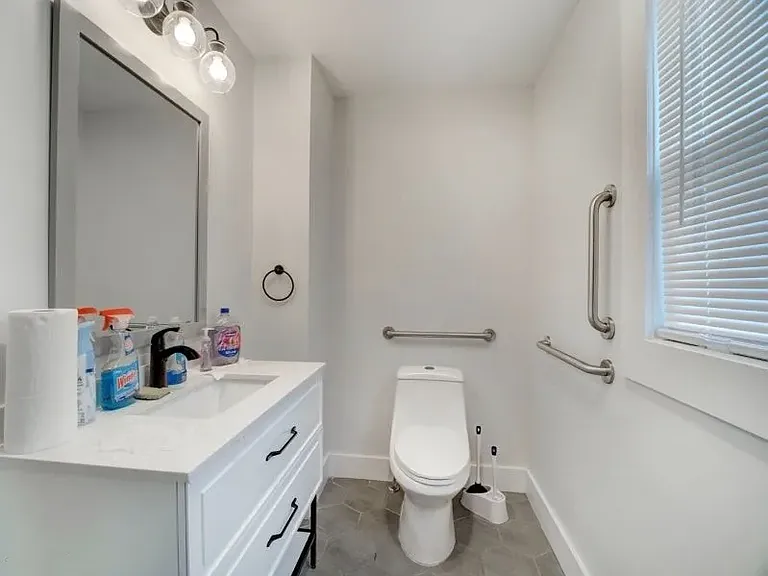 721 N Wood Ave #4 — Photo 5
