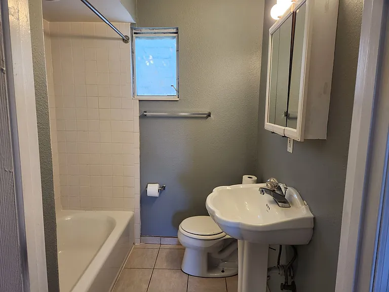 929 N Grandview Ave — Photo 4