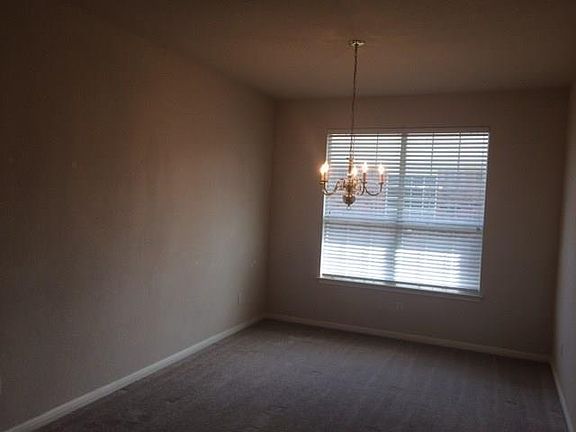 3rd image of 177 Devonshire Dr