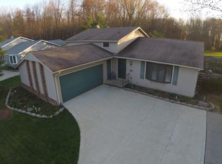 15660 Walnut Creek Dr, Strongsville, OH