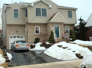 39-42 Sunderland Dr, Fair Lawn, NJ 07410