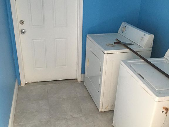 5th image of 509 Yates St Floor 2