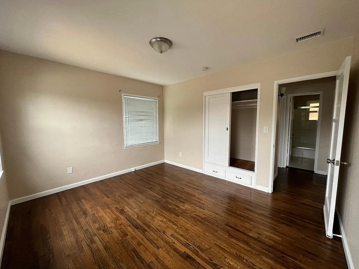 240 Shirley St — Photo 4