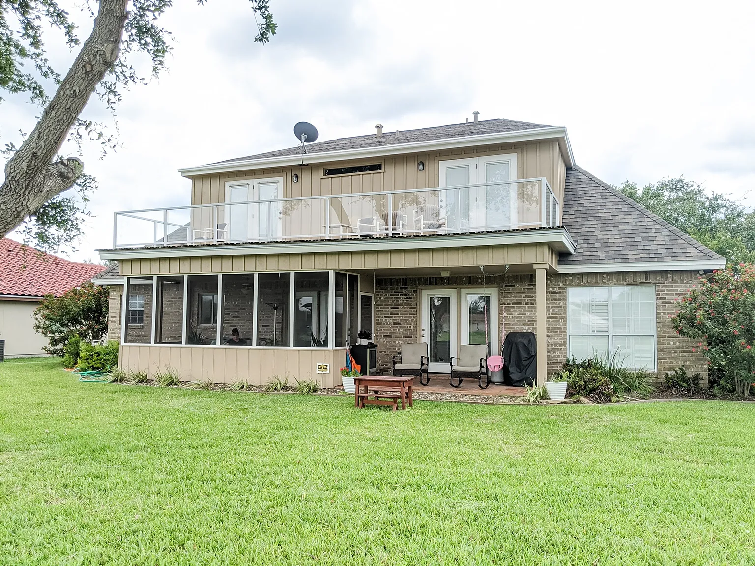 462 Augusta Dr — Photo 1
