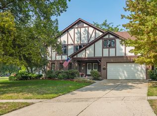 36 Cedar Gate Cir, Sugar Grove, IL 60554