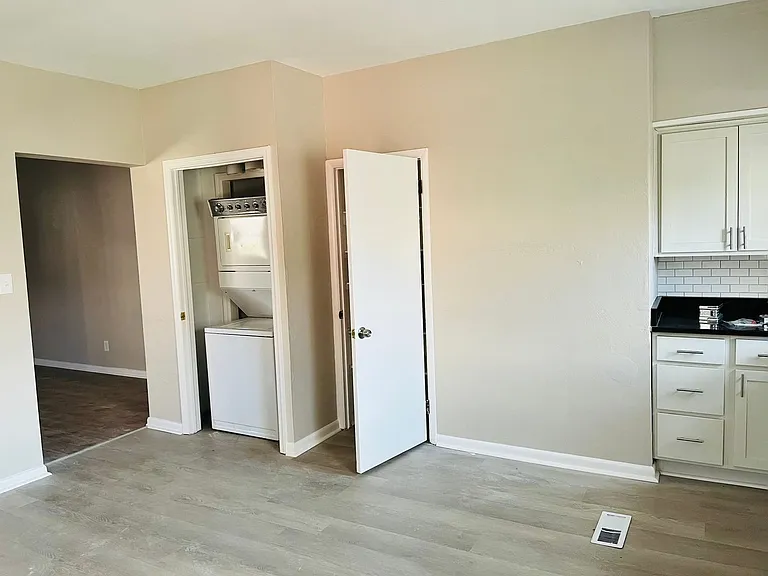 1409 Tinsbury Street — Photo 2