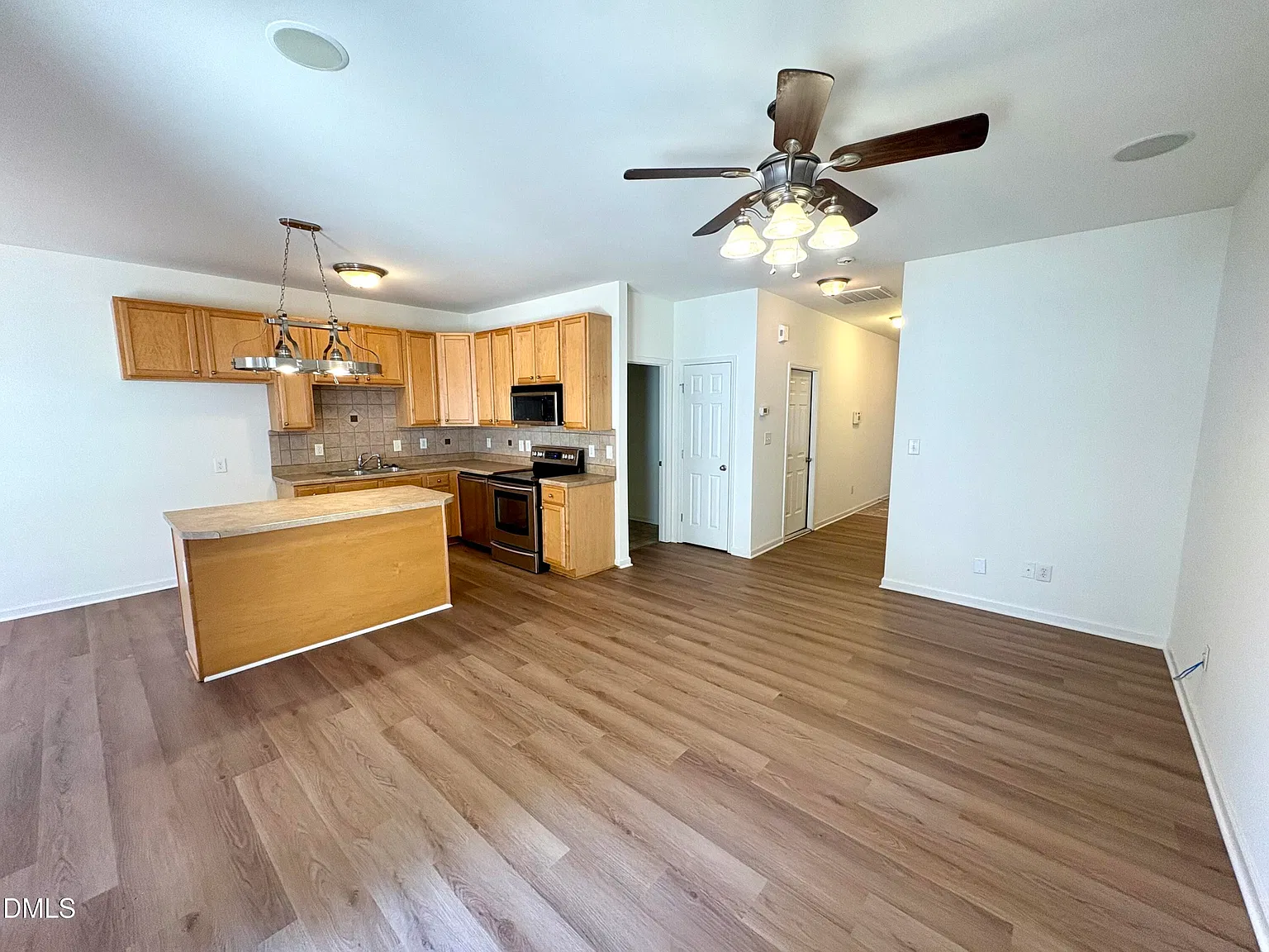 3 bed, 2.5 bath, $1,795 — Photo 4