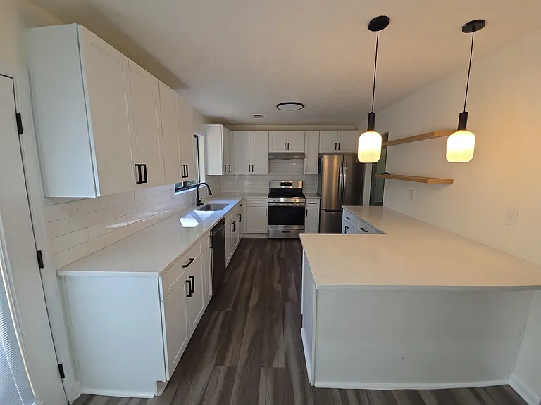 2510 Derek Dr SW — Photo 2