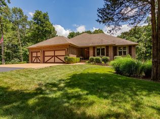 2046 W Stonegate Ln, Nixa, MO 65714
