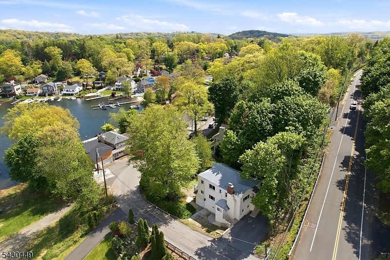 1st image of 119 Lakeside Blvd