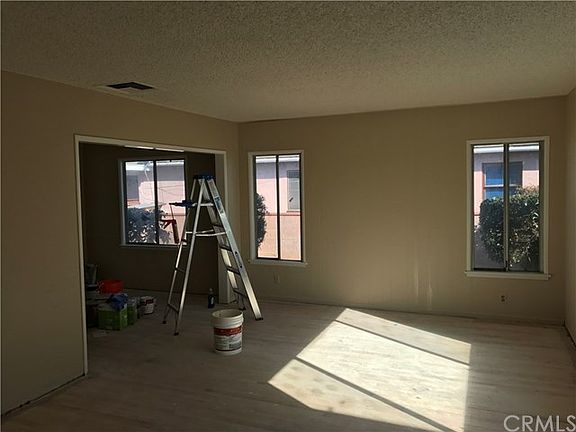 3rd image of 415 N Lyall Ave