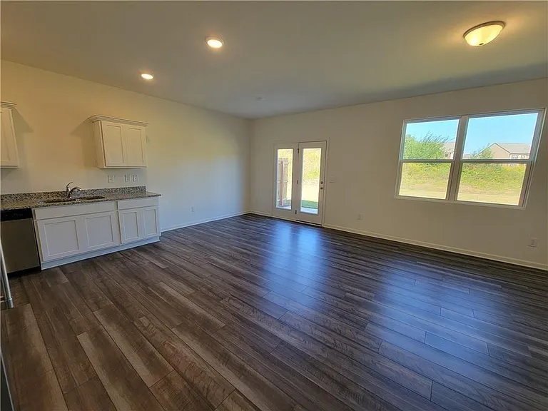 209 Swindon Dr — Photo 8