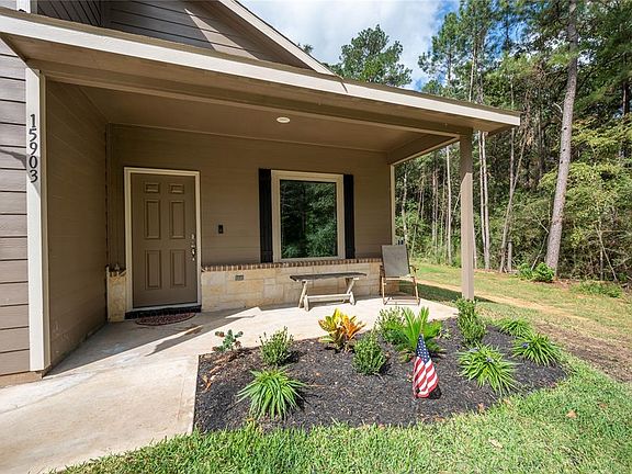 4th image of 15903 Pecan Dr