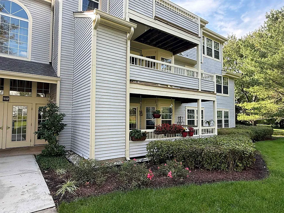 112 Lowell Ct #8