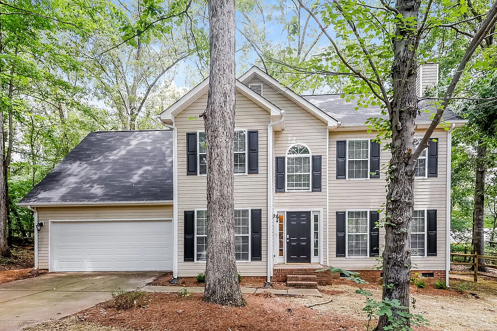 4 bed, 2.5 bath, 2048 sqft, $2,285 — Photo 1