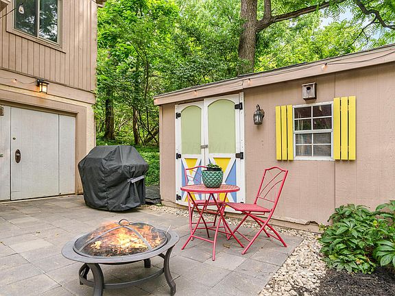 2nd image of 390 Adena Brook Ln