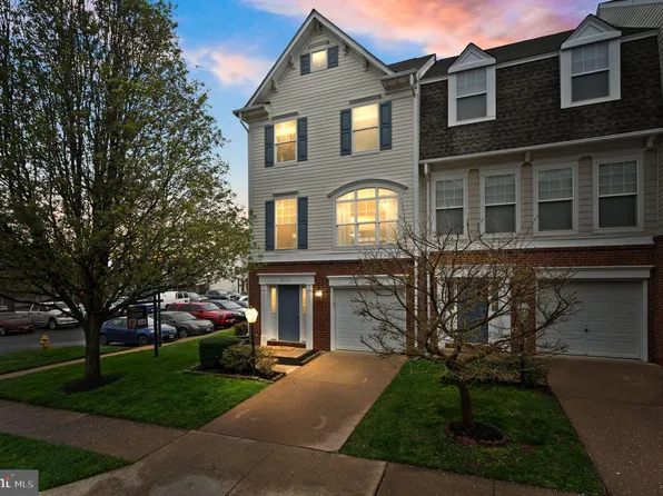 8127 Rainwater Cir, Manassas, VA 20111
