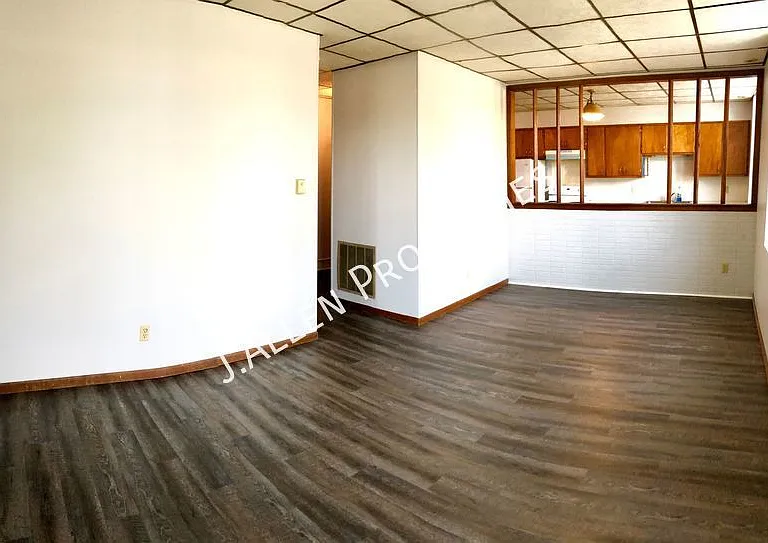 313 N 12th St #210 — Photo 1