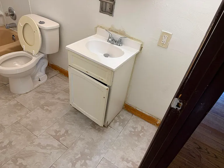 4914 36th Ave #1 — Photo 8