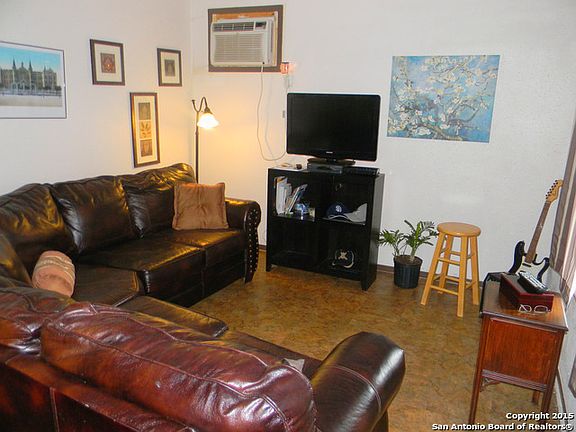 4th image of 4838 Castle Pnes