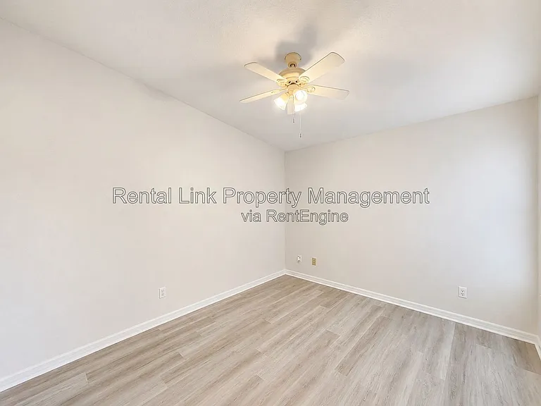 320 SW 3rd Pl #3 — Photo 16